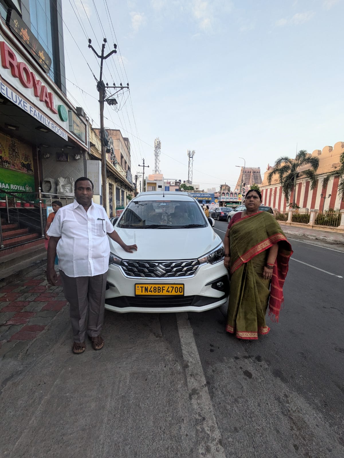 Happy travelers in Trichy near Srirangam temple